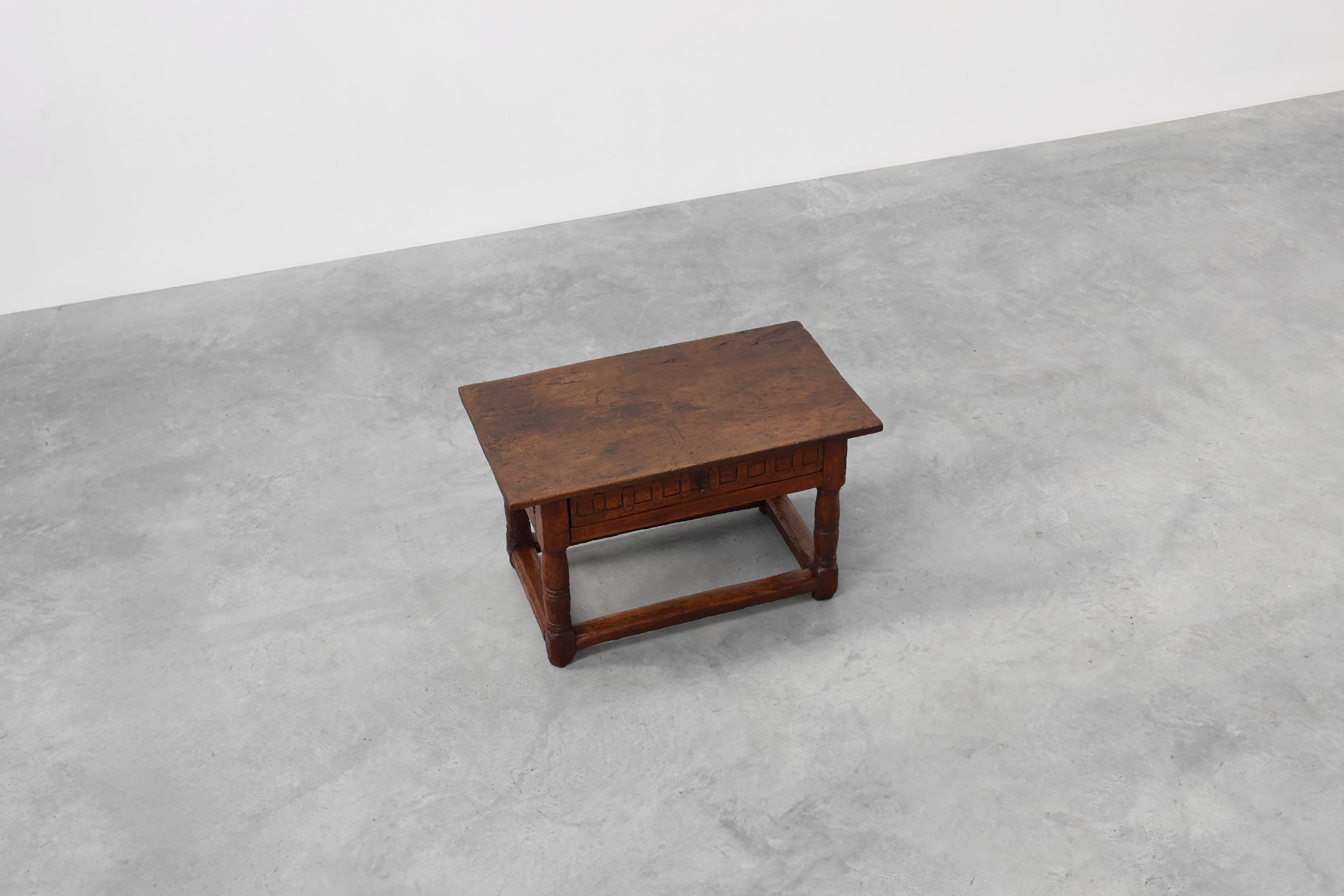 Oak hand-carved side table in wabi wabi style, Spain, 17th Centurythumbnail